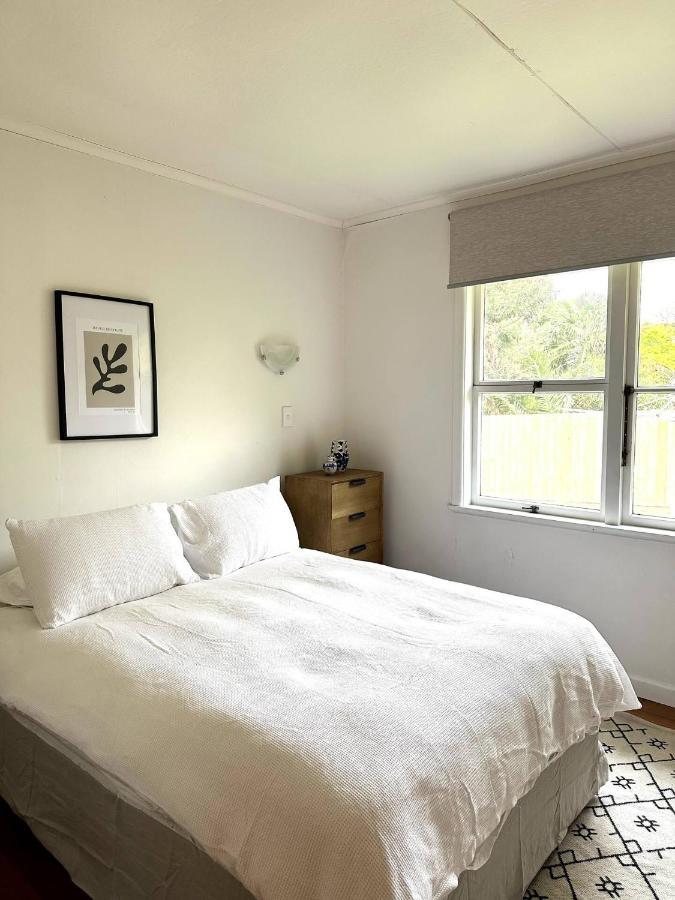 Serene Lake Taupo Abode 외부 사진